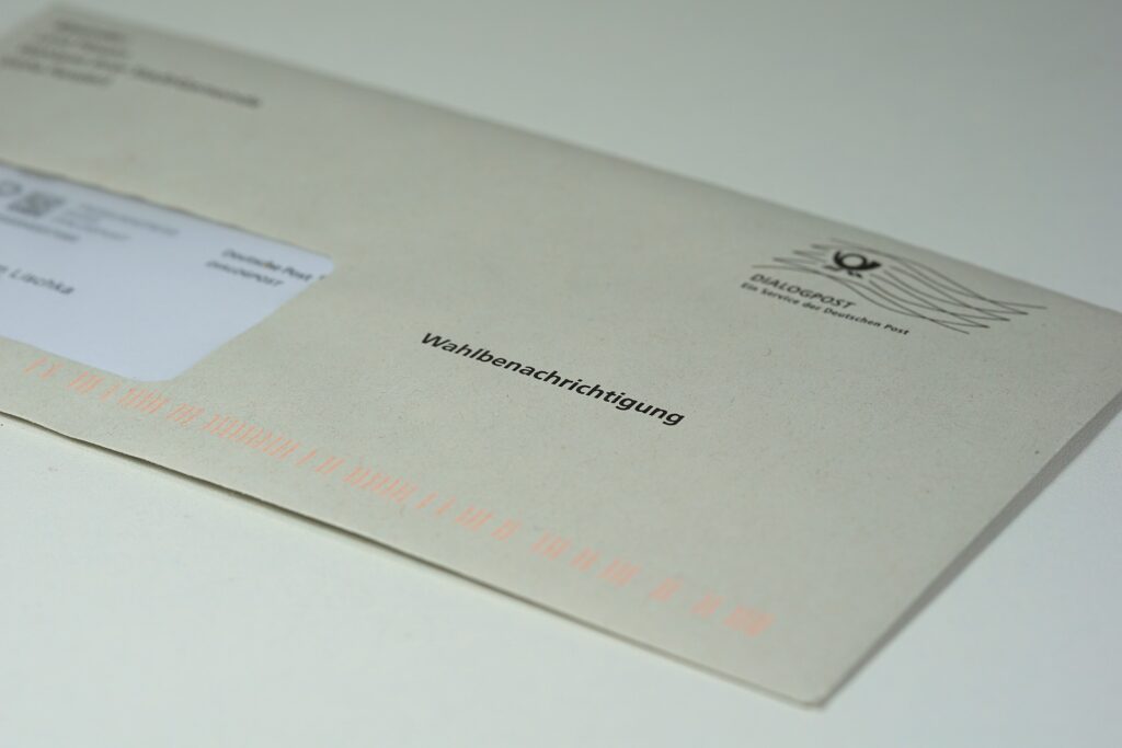 Bild eines Briefumschlags mit der Aufschrift: Wahlbenachrichtigung