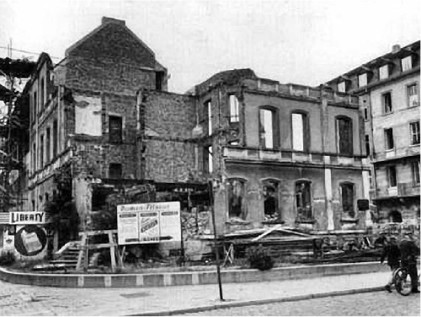 Bild des zerstörten Gestapo-Gebäudes.