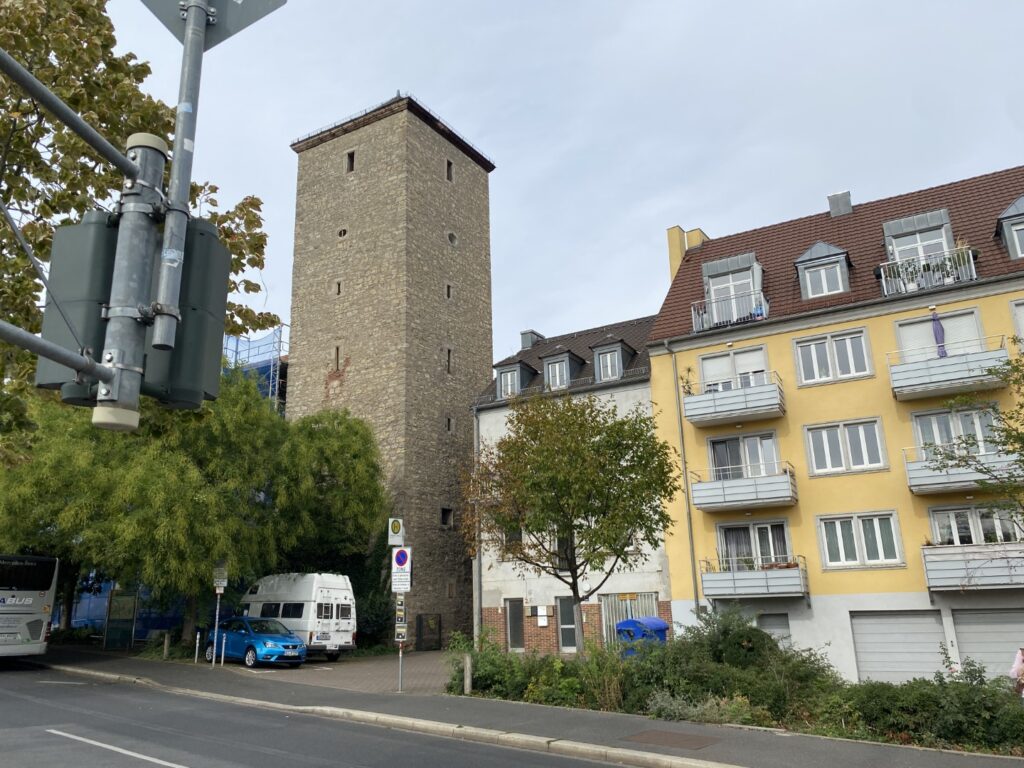 Das Bild zeigt den Scheidttum am Kranenkai heute