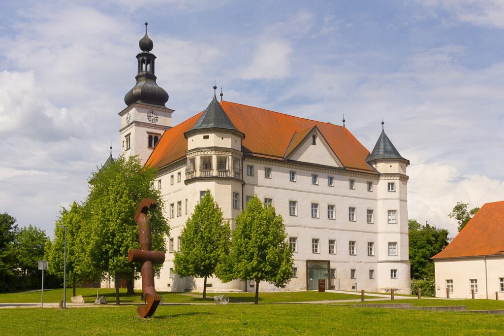 Das Bild zeigt das Schloss Hartheim